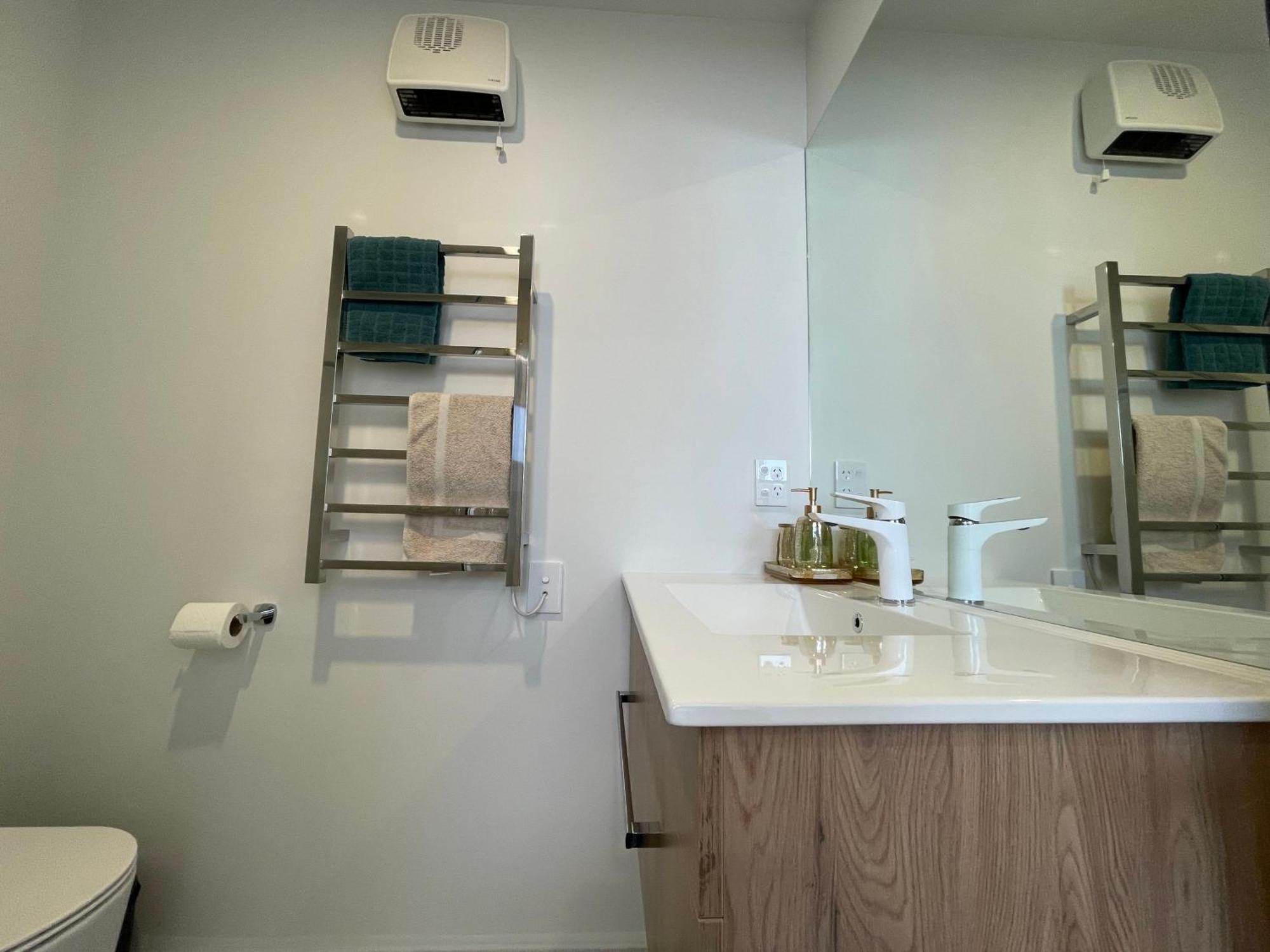 כרייסטצ'רץ' Luxury 2 Bedroom Townhouse Opposite Merivale Mall מראה חיצוני תמונה