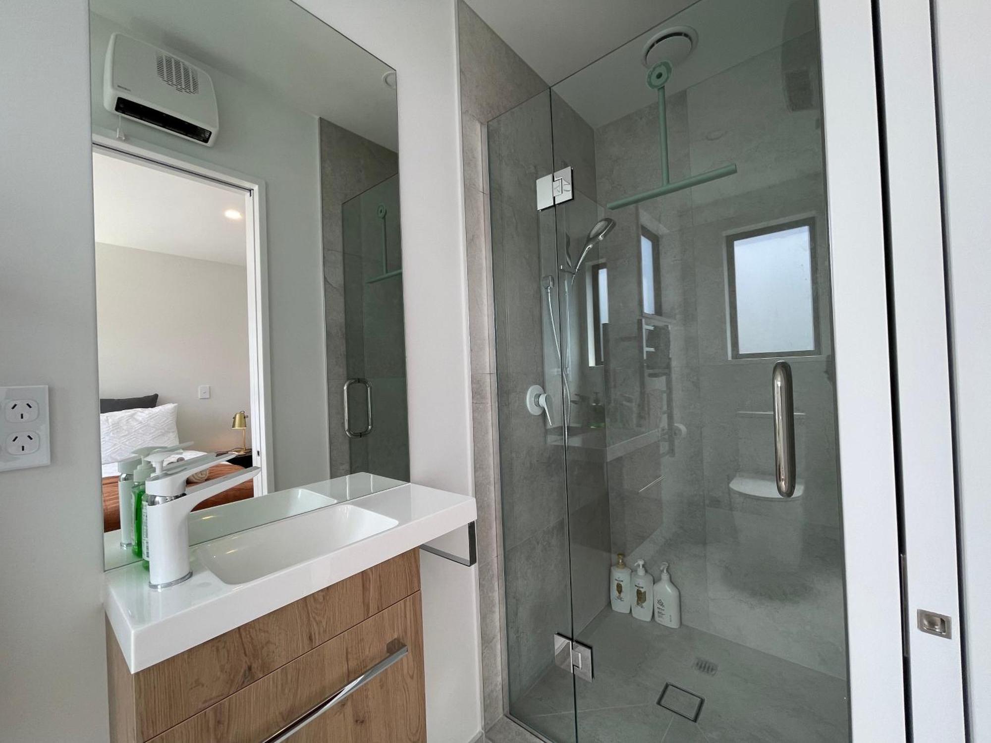 כרייסטצ'רץ' Luxury 2 Bedroom Townhouse Opposite Merivale Mall מראה חיצוני תמונה