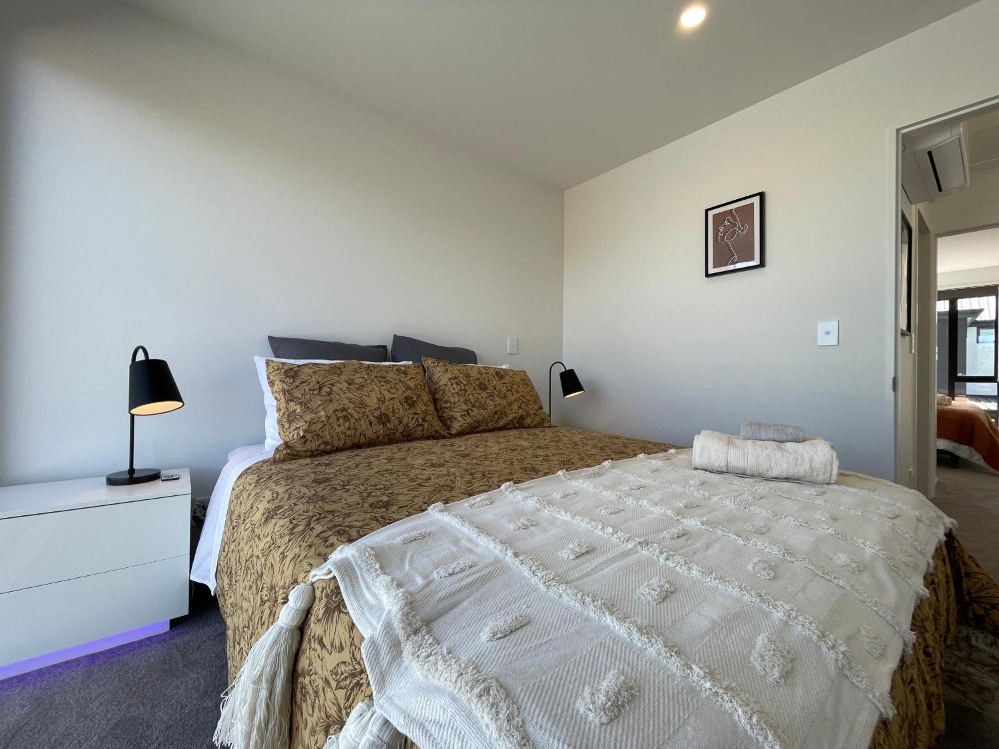 כרייסטצ'רץ' Luxury 2 Bedroom Townhouse Opposite Merivale Mall מראה חיצוני תמונה